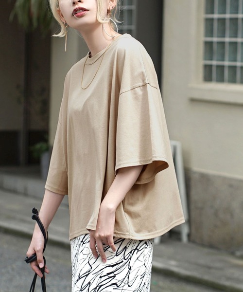 zootie(ズーティー)の「ゆったりワイド ショート丈Tシャツ(Tシャツ/カットソー・レディース・ホワイト/ブラック/レッド/グレー/ベージュ・フリー)」の1枚目の写真
