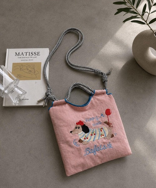 VIBGYOR(ヴィブジョー)の「LESRIRE / 犬刺繍ミニショルダーバッグ L9310(ショルダーバッグ・レディース・ホワイト/ブラック/ピンク/ブルー/グリーン・FREE)」の5枚目の写真