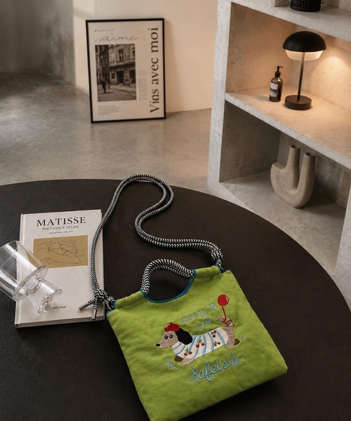 VIBGYOR(ヴィブジョー)の「LESRIRE / 犬刺繍ミニショルダーバッグ L9310(ショルダーバッグ・レディース・ホワイト/ブラック/ピンク/ブルー/グリーン・FREE)」の6枚目の写真