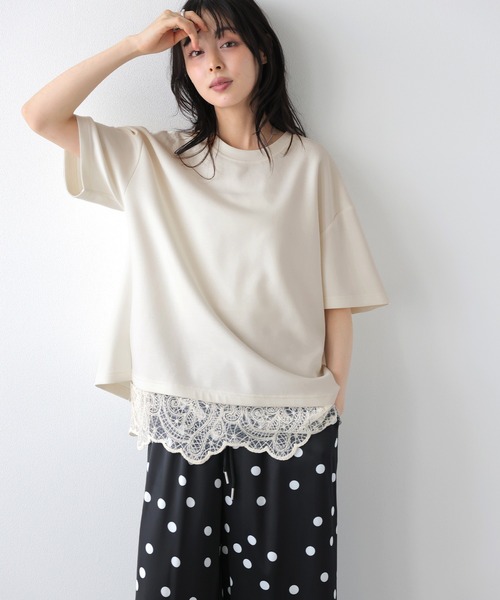 SUGAR BISKET(シュガービスケット)の「レースレイヤード プルオーバー(Tシャツ/カットソー・レディース・アイボリー/ブラック/ネイビー・フリー)」の2枚目の写真