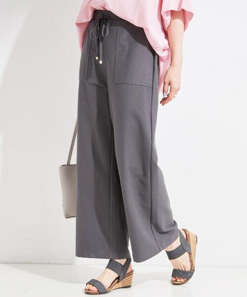 SHOO・LA・RUE（シューラルー）の「【ひんやり/S-LL/洗濯機可】さらりと涼しい ストレッチベイカーパンツ（その他パンツ・レディース・アイボリー/オリーブ/チャコールグレー・01/03/02/04）」の2枚目の写真