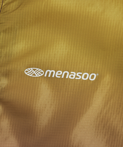 MENASOO(ミナス)の「Unisex Gradient Windbreaker High Neck Jumper_Red(ナイロンジャケット・レディース・レッド・1/2)」の18枚目の写真