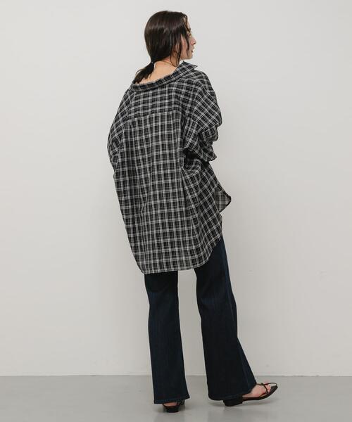 SENSE OF PLACE by URBAN RESEARCH（センスオブプレイスバイアーバンリサーチ）の「ストレッチフレアデニム（デニムパンツ・レディース・インディゴブルー/ライトインディゴブルー・SMALL/MEDIUM）」の9枚目の写真