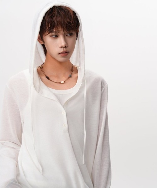 lilful(リルフル)の「【26年秋冬新作】フード付きヘンリーネックシアーロンT(Tシャツ/カットソー・メンズ・ホワイト/グレー・M/L)」の8枚目の写真