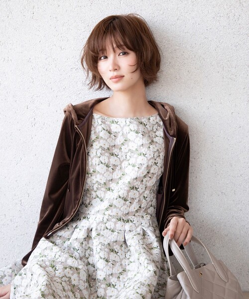 TOCCA(トッカ)の「VELVET LATTE ベロアフーディー(パーカー・レディース・ブラック系/ブラウン系/グレー系・F)」の4枚目の写真