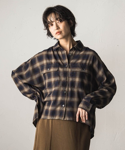 MAYSON GREY(メイソングレイ)の「オンブレチェックドルマンシャツ(シャツ/ブラウス・レディース・グリーン系その他/ダークベージュ・M)」の5枚目の写真