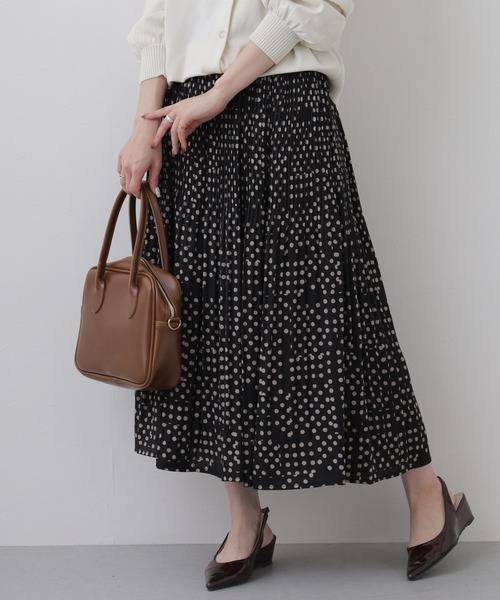 EGLANTINE(エグランティーヌ)の「EGLANTINE セットアップ対応 ドットプリントプリーツスカート(スカート・レディース・ブラウン/ブラック・38)」の2枚目の写真