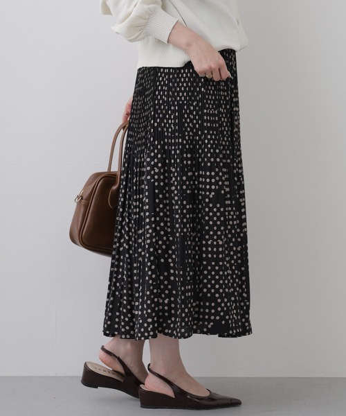 EGLANTINE(エグランティーヌ)の「EGLANTINE セットアップ対応 ドットプリントプリーツスカート(スカート・レディース・ブラウン/ブラック・38)」の4枚目の写真