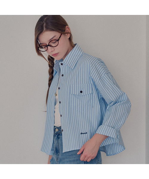 SLOWLOLLI(スローローリ)の「Cielo crop stripe shirt_4 Colors(シャツ/ブラウス・レディース・ベージュ/カーキ/ブルー/PINK・FREE)」の1枚目の写真