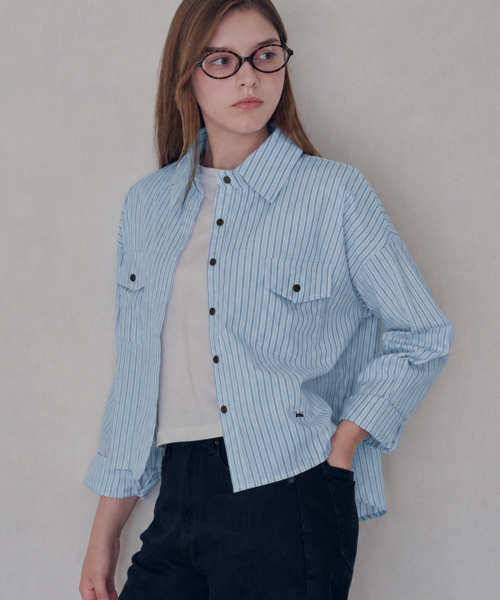SLOWLOLLI(スローローリ)の「Cielo crop stripe shirt_4 Colors(シャツ/ブラウス・レディース・ベージュ/カーキ/ブルー/PINK・FREE)」の5枚目の写真