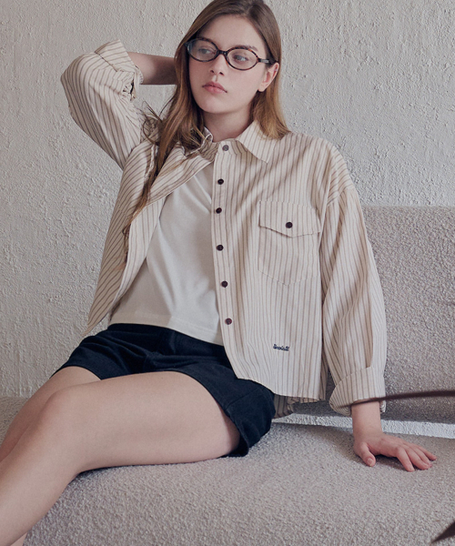 SLOWLOLLI(スローローリ)の「Cielo crop stripe shirt_4 Colors(シャツ/ブラウス・レディース・ベージュ/カーキ/ブルー/PINK・FREE)」の9枚目の写真