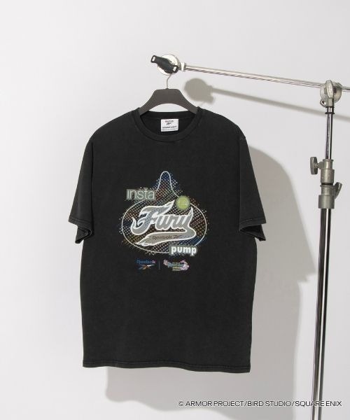 Reebok（リーボック）の「ドラゴンクエスト x ヴィンテージTシャツ / DRAGON QUEST x VINTAGE TEE（Tシャツ/カットソー・メンズ・ブラック系その他2/ブラック×ホワイト/ブラック×イエロー/ブラック系その他3/ブラック×ライム/ブラック×グリーン/ブラック×ブルー/ブラック×レッド/ブラック×パープル/ブラック系その他/ブラック×グレー・X-LARGE/SMALL/MEDIUM/LARGE）」の2枚目の写真