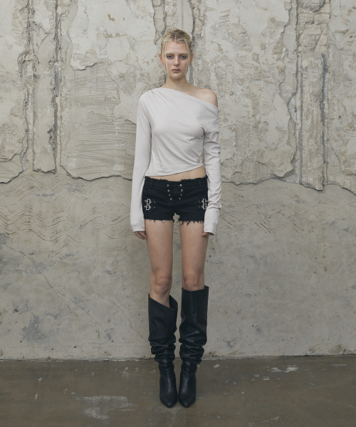 VOONT（ブント）の「Slouchy Off-Shoulder Long Sleeve (BEIGE)（Tシャツ/カットソー・レディース・Beige・OS）」の2枚目の写真