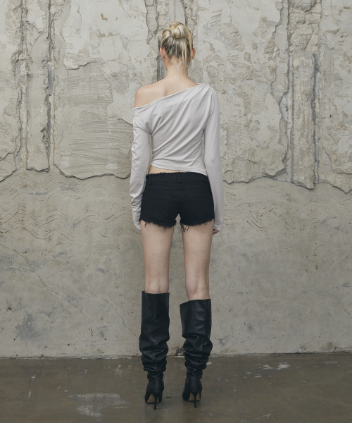 VOONT（ブント）の「Slouchy Off-Shoulder Long Sleeve (BEIGE)（Tシャツ/カットソー・レディース・Beige・OS）」の4枚目の写真