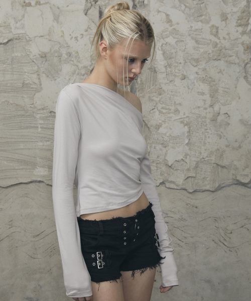 VOONT（ブント）の「Slouchy Off-Shoulder Long Sleeve (BEIGE)（Tシャツ/カットソー・レディース・Beige・OS）」の10枚目の写真