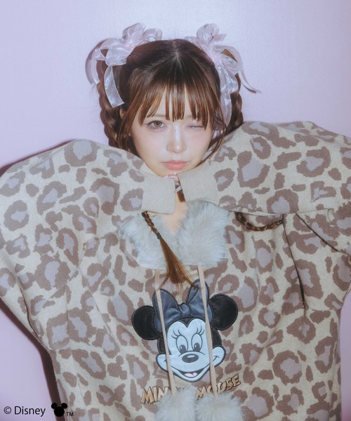4GEEKS BY SPIRALGIRL(フォーギークスバイスパイラルガール)の「【Disney/ディズニー/ミニーマウス】レオパードニットフーディー(ニット/セーター・レディース・ベージュ/ピンク・FREE)」の2枚目の写真