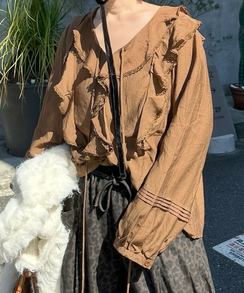 Alley Tokyo(アリートーキョー)の「フリフリいっぱいブラウス(シャツ/ブラウス・レディース・レッド/ブラウン/オフホワイト・FREE)」の2枚目の写真