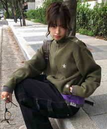 XTONZ（エクストーンズ）の「XTK183 ショルダータブ ハイネック クロップドニット ジップアップ (KHAKI)（カーディガン/ボレロ）」