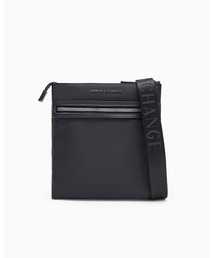 ARMANI EXCHANGE（アルマーニエクスチェンジ）の「【A|X アルマーニ エクスチェンジ】<オンライン限定>UFP AXロゴ ジップアクセント フラットショルダーバッグ（ショルダーバッグ）」