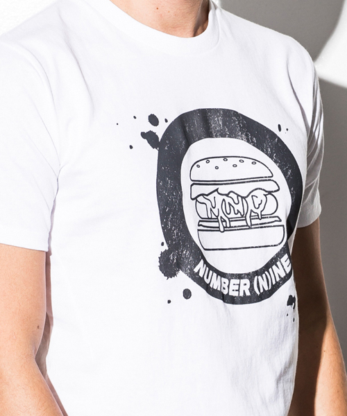 NUMBER (N)INE DENIM(ナンバーナインデニム)の「NUMBER (N)INE DENIM(ナンバーナインデニム)バーガーグラフィックTシャツ(Tシャツ/カットソー・メンズ・ネイビー/ブラック/グレー/ホワイト・MEDIUM/SMALL/LARGE)」の9枚目の写真