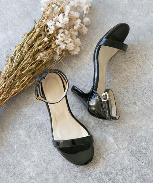 menue（メヌエ）の「7cmヒール アンクルストラップサンダル（サンダル・レディース・ブラック系その他2/その他/レッド系その他2/ブラック系その他/レッド/ダークグリーン/グレー/その他1/ベージュ/ダークブルー/パイソン/モカ/イエロー/グレー系その他/ピンクベージュ/ベージュ系その他/シルバー/ブラック/グレイッシュベージュ/ブラウン系その他/マジェンタ/ホワイト/シルバー系その他/ラベンダー・L/M/S/LL/3L/SS）」の3枚目の写真