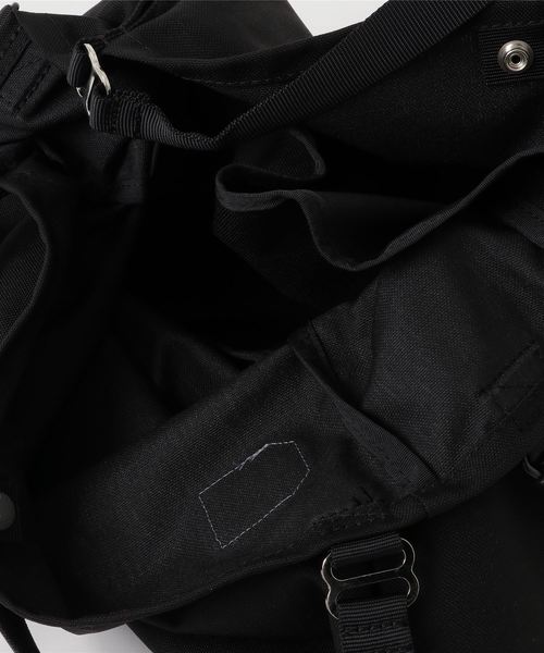FREDRIK PACKERS(フレドリックパッカーズ)の「【FREDRIK PACKERS】 MISSION TOTE(ショルダーバッグ・メンズ・ブラック/ネイビー・FREE)」の3枚目の写真