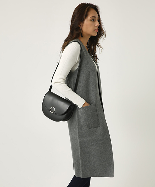 AZUL by moussy（アズールバイマウジー）の「ロングニットジレ（ベスト・レディース・ブラック/杢グレー・FREE）」の2枚目の写真