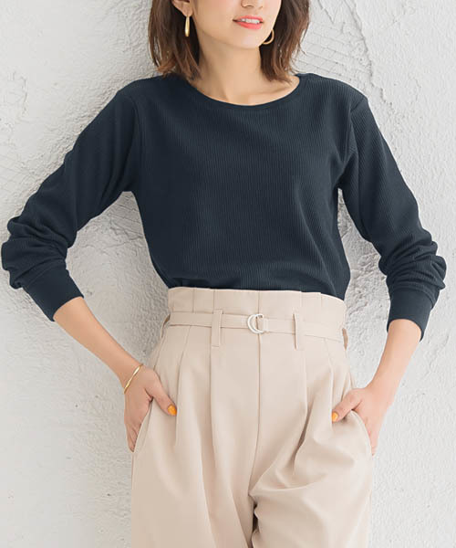 Pierrot（ピエロ）の「ネックが選べるワッフルロンT クルーネック Vネック 長袖 Tシャツ（Tシャツ/カットソー・レディース・ホワイト系その他/ブラック系その他/グレー系その他/ブラウン系その他/ブルー系その他/ベージュ系その他2/オレンジ/ピンク系その他/ベージュ系その他/アイボリー/オレンジ系その他/ネイビー/杢グレー/ピンク系その他2/ブラック/ブラウン系その他2/ブルー系その他3/ブルー系その他2/ブラウン/チャコール/パープル系その他/グレー系その他2/ラベンダー/テラコッタ・M/L）」の16枚目の写真