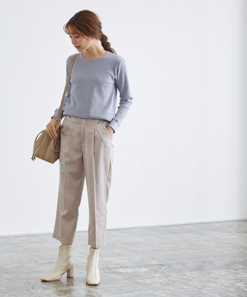 Pierrot（ピエロ）の「ネックが選べるワッフルロンT クルーネック Vネック 長袖 Tシャツ（Tシャツ/カットソー・レディース・ホワイト系その他/ブラック系その他/グレー系その他/ブラウン系その他/ブルー系その他/ベージュ系その他2/オレンジ/ピンク系その他/ベージュ系その他/アイボリー/オレンジ系その他/ネイビー/杢グレー/ピンク系その他2/ブラック/ブラウン系その他2/ブルー系その他3/ブルー系その他2/ブラウン/チャコール/パープル系その他/グレー系その他2/ラベンダー/テラコッタ・M/L）」の20枚目の写真