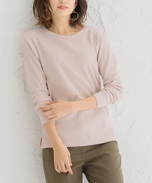 Pierrot（ピエロ）の「ネックが選べるワッフルロンT クルーネック Vネック 長袖 Tシャツ（Tシャツ/カットソー・レディース・ホワイト系その他/ブラック系その他/グレー系その他/ブラウン系その他/ブルー系その他/ベージュ系その他2/オレンジ/ピンク系その他/ベージュ系その他/アイボリー/オレンジ系その他/ネイビー/杢グレー/ピンク系その他2/ブラック/ブラウン系その他2/ブルー系その他3/ブルー系その他2/ブラウン/チャコール/パープル系その他/グレー系その他2/ラベンダー/テラコッタ・M/L）」の21枚目の写真