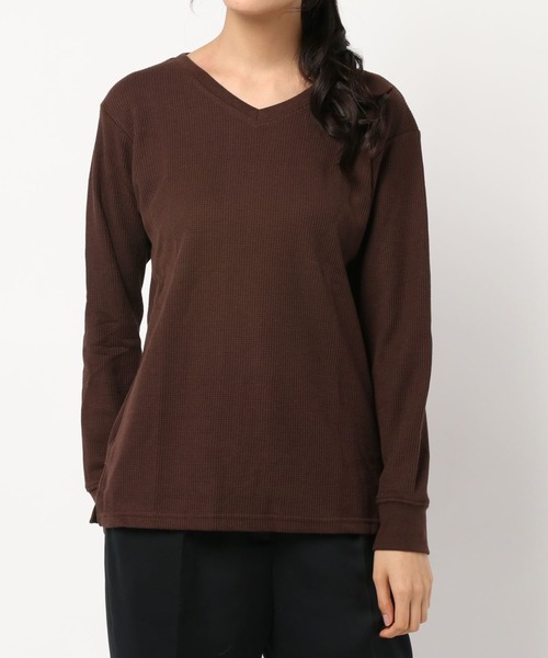 Pierrot（ピエロ）の「ネックが選べるワッフルロンT クルーネック Vネック 長袖 Tシャツ（Tシャツ/カットソー・レディース・ホワイト系その他/ブラック系その他/グレー系その他/ブラウン系その他/ブルー系その他/ベージュ系その他2/オレンジ/ピンク系その他/ベージュ系その他/アイボリー/オレンジ系その他/ネイビー/杢グレー/ピンク系その他2/ブラック/ブラウン系その他2/ブルー系その他3/ブルー系その他2/ブラウン/チャコール/パープル系その他/グレー系その他2/ラベンダー/テラコッタ・M/L）」の10枚目の写真