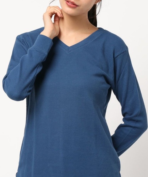 Pierrot（ピエロ）の「ネックが選べるワッフルロンT クルーネック Vネック 長袖 Tシャツ（Tシャツ/カットソー・レディース・ホワイト系その他/ブラック系その他/グレー系その他/ブラウン系その他/ブルー系その他/ベージュ系その他2/オレンジ/ピンク系その他/ベージュ系その他/アイボリー/オレンジ系その他/ネイビー/杢グレー/ピンク系その他2/ブラック/ブラウン系その他2/ブルー系その他3/ブルー系その他2/ブラウン/チャコール/パープル系その他/グレー系その他2/ラベンダー/テラコッタ・M/L）」の17枚目の写真