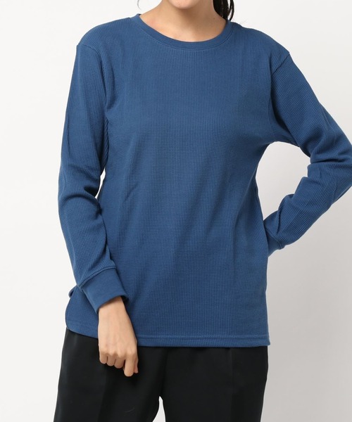 Pierrot（ピエロ）の「ネックが選べるワッフルロンT クルーネック Vネック 長袖 Tシャツ（Tシャツ/カットソー・レディース・ホワイト系その他/ブラック系その他/グレー系その他/ブラウン系その他/ブルー系その他/ベージュ系その他2/オレンジ/ピンク系その他/ベージュ系その他/アイボリー/オレンジ系その他/ネイビー/杢グレー/ピンク系その他2/ブラック/ブラウン系その他2/ブルー系その他3/ブルー系その他2/ブラウン/チャコール/パープル系その他/グレー系その他2/ラベンダー/テラコッタ・M/L）」の18枚目の写真