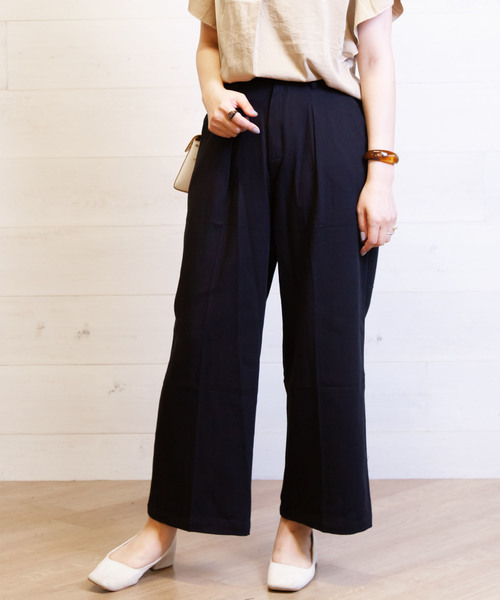 B.I.D.(ビーアイディー)の「BID / Cotton Wide Tuck Pants(その他パンツ・レディース・ブラック/オフホワイト/カーキ/キナリ・FREE)」の4枚目の写真