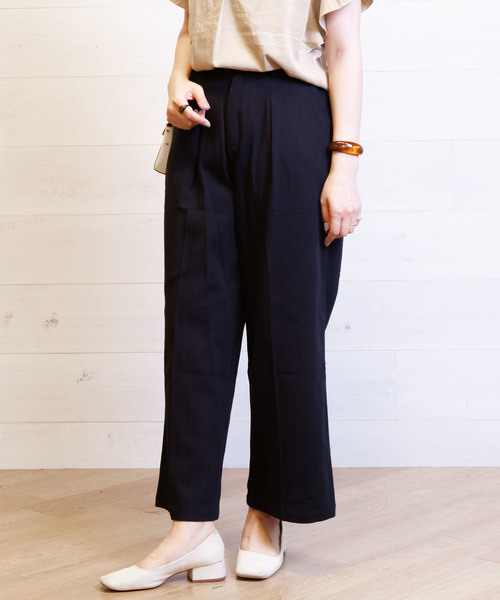 B.I.D.(ビーアイディー)の「BID / Cotton Wide Tuck Pants(その他パンツ・レディース・ブラック/オフホワイト/カーキ/キナリ・FREE)」の10枚目の写真