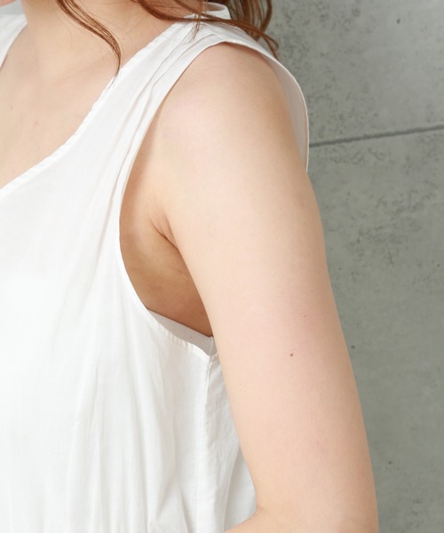 n'ee-ne（ネーネ）の「シェル風ボタンコットンローンティアードマキシワンピース（ワンピース・レディース・ブラック/レッド/オフホワイト・LL/M/L）」の9枚目の写真