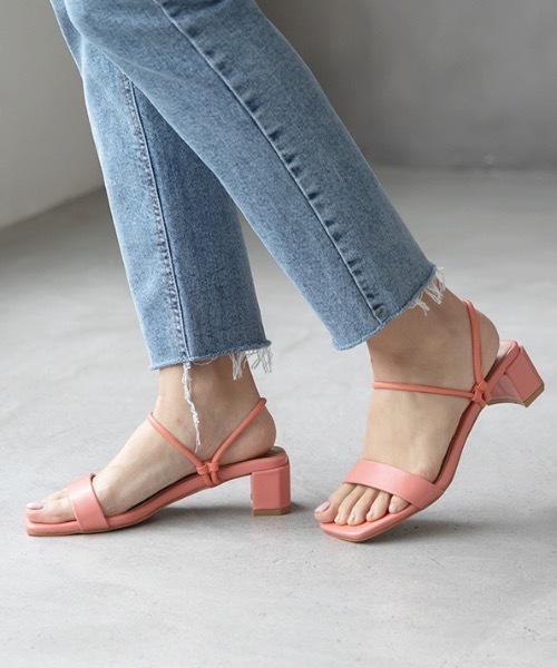 MODE ROBE(モードローブ)の「スクエアトゥダブルラインサンダル(サンダル・レディース・ブラック/イエロー/アイボリー/キャメル/ピンク系その他・24.5㎝/23㎝/24㎝/25㎝/22.5㎝/23.5㎝)」の5枚目の写真