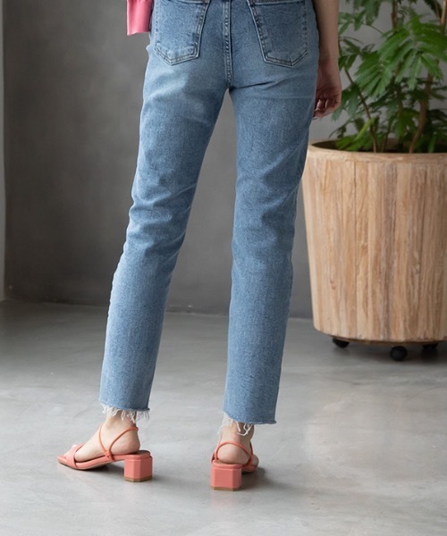 MODE ROBE(モードローブ)の「スクエアトゥダブルラインサンダル(サンダル・レディース・ブラック/イエロー/アイボリー/キャメル/ピンク系その他・24.5㎝/23㎝/24㎝/25㎝/22.5㎝/23.5㎝)」の13枚目の写真