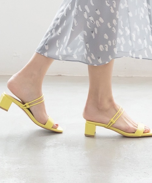 MODE ROBE(モードローブ)の「スクエアトゥダブルラインサンダル(サンダル・レディース・ブラック/イエロー/アイボリー/キャメル/ピンク系その他・24.5㎝/23㎝/24㎝/25㎝/22.5㎝/23.5㎝)」の14枚目の写真