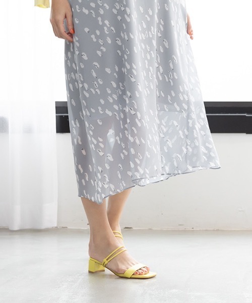 MODE ROBE(モードローブ)の「スクエアトゥダブルラインサンダル(サンダル・レディース・ブラック/イエロー/アイボリー/キャメル/ピンク系その他・24.5㎝/23㎝/24㎝/25㎝/22.5㎝/23.5㎝)」の16枚目の写真