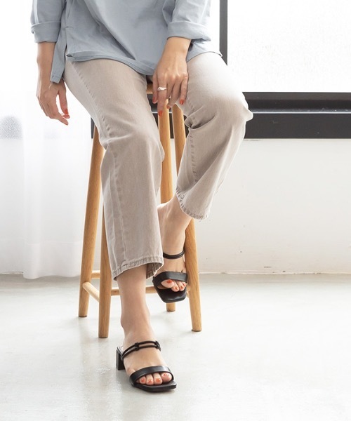 MODE ROBE(モードローブ)の「スクエアトゥダブルラインサンダル(サンダル・レディース・ブラック/イエロー/アイボリー/キャメル/ピンク系その他・24.5㎝/23㎝/24㎝/25㎝/22.5㎝/23.5㎝)」の21枚目の写真