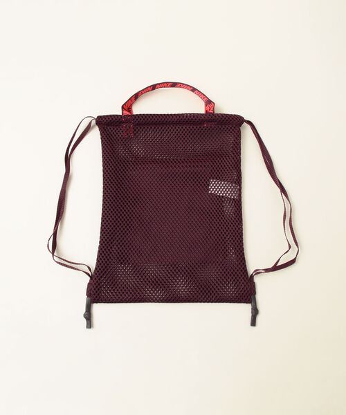 NIKE（ナイキ）の「NIKE:ジムサック（バックパック/リュック・レディース・ブラック/エンジ・ONE SIZE）」の8枚目の写真