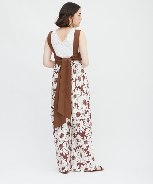 DRWCYS(ドロシーズ)の「フラワープリントバックリボンコンビネゾン(サロペット/オーバーオール・レディース・ブラック/ブラウン/レッド・SMALL/MEDIUM)」の6枚目の写真