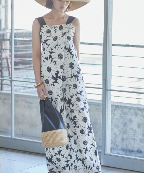 DRWCYS(ドロシーズ)の「フラワープリントバックリボンコンビネゾン(サロペット/オーバーオール・レディース・ブラック/ブラウン/レッド・SMALL/MEDIUM)」の7枚目の写真