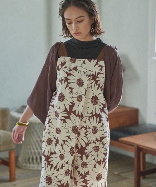 DRWCYS(ドロシーズ)の「フラワープリントバックリボンコンビネゾン(サロペット/オーバーオール・レディース・ブラック/ブラウン/レッド・SMALL/MEDIUM)」の11枚目の写真