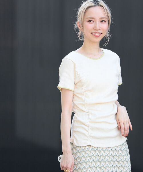 Ray BEAMS（レイビームス）の「Ray BEAMS / バックホール ギャザー Tシャツ（Tシャツ/カットソー・レディース・ブラック/オレンジ/ナチュラル・ONE SIZE）」の6枚目の写真