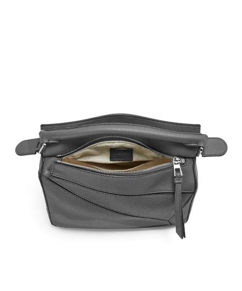 LOEWE（ロエベ）の「パズルバッグ スモール (ソフトグレインカーフ)（ハンドバッグ・レディース・ライトブラック/ライトブラウン/サンドベージュ・SMALL/ONE SIZE）」の6枚目の写真