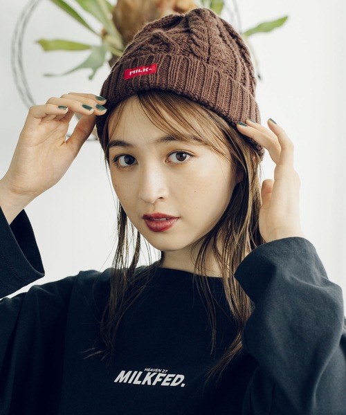 MILKFED.(ミルクフェド)の「LOGO CABLE KNIT CAP(ニットキャップ/ビーニー・レディース・ブラック/ブラウン/グレー/ベージュ/レッド・ONE SIZE)」の3枚目の写真