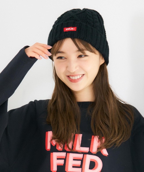 MILKFED.(ミルクフェド)の「LOGO CABLE KNIT CAP(ニットキャップ/ビーニー・レディース・ブラック/ブラウン/グレー/ベージュ/レッド・ONE SIZE)」の5枚目の写真