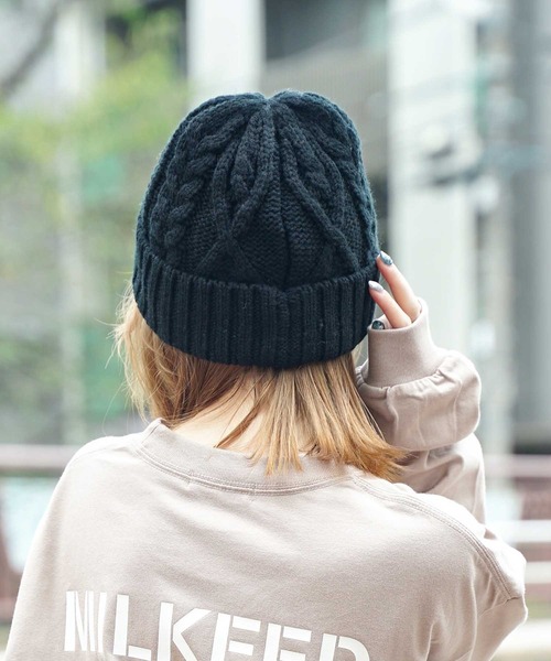 MILKFED.(ミルクフェド)の「LOGO CABLE KNIT CAP(ニットキャップ/ビーニー・レディース・ブラック/ブラウン/グレー/ベージュ/レッド・ONE SIZE)」の14枚目の写真